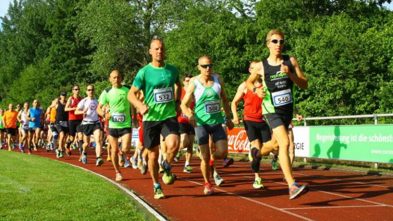 Nordhessencup 2016 - Läufer beim Heiligenröder Abendlauf
