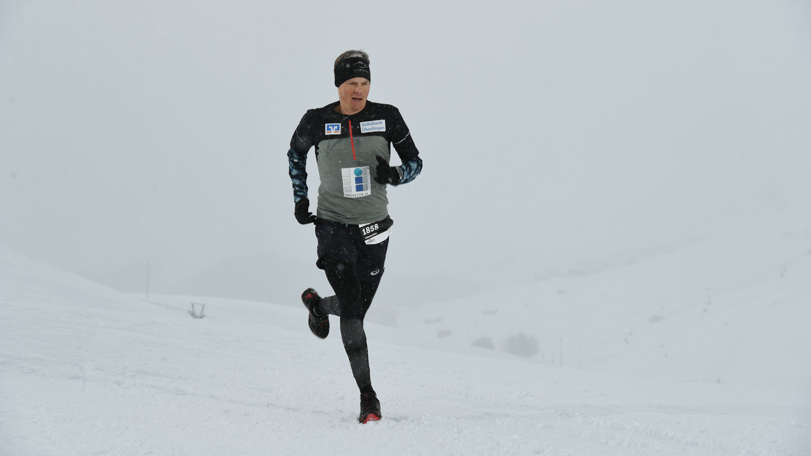 Benedikt Hoffmann - Sieger im Halbmarathon beim Swiss Snow Walk & Run 2023